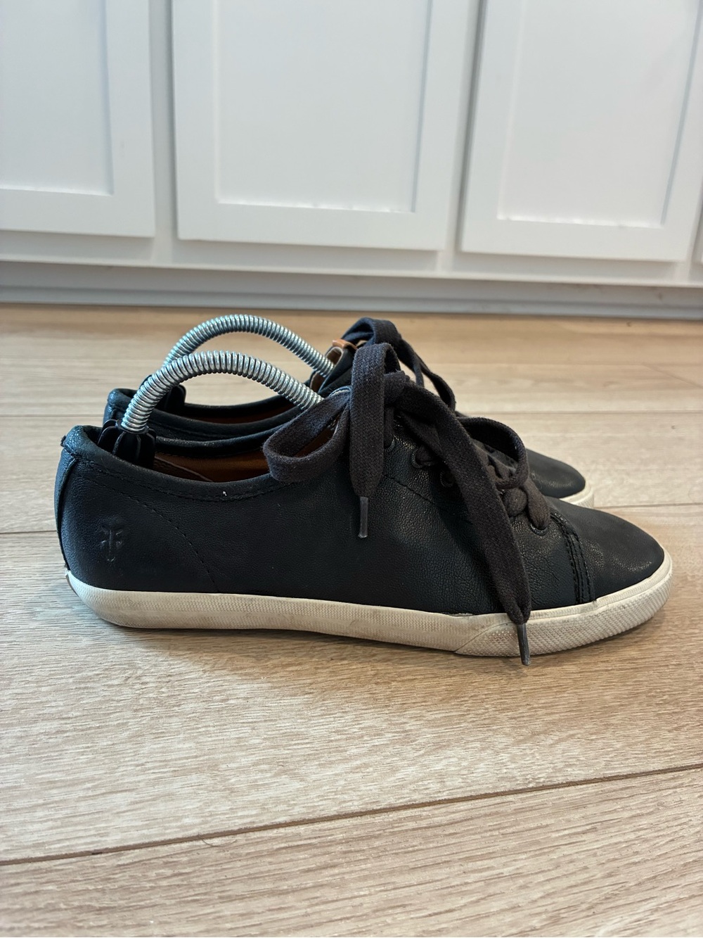 Frye Women’s Mindy Low Top Black Leather Lace Up Sneaker Size 6.5